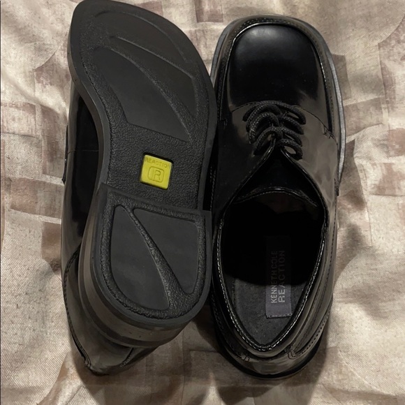 Black shiny shoes - Picture 2 of 3